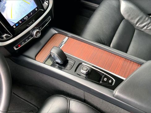 Used 2024 Volvo S60 B5 Plus image 14