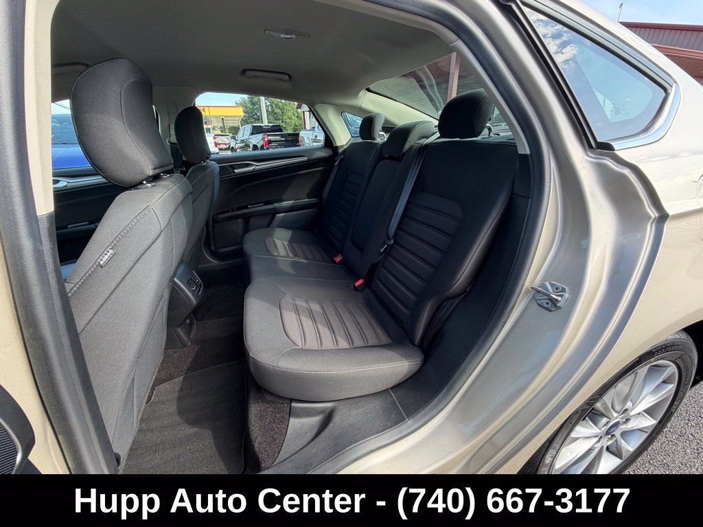 Used 2017 Ford Fusion SE w/ Fusion SE Technology Package FWD image 14