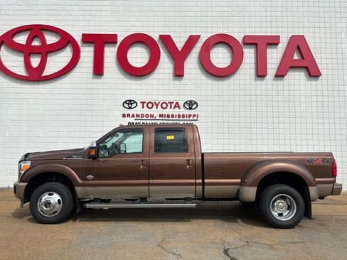 Used 2011 Ford F350 King Ranch w/ King Ranch w/Chrome Pkg image 2