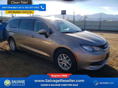 Used 2017 Chrysler Pacifica Touring FWD image 5