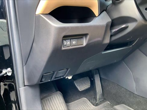 Certified 2025 Toyota RAV4 XLE FWD image 33