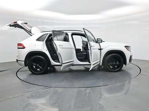 Used 2023 Volkswagen Atlas Cross Sport SEL R-Line AWD/4WD image 30