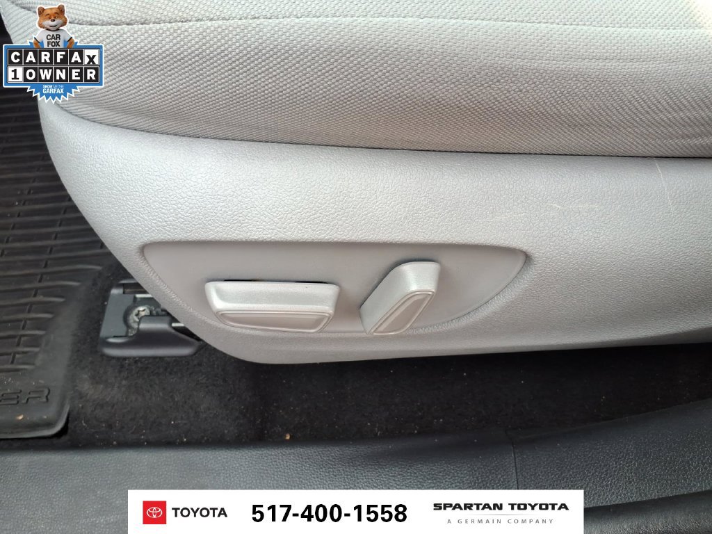 Used 2022 Toyota Highlander LE AWD/4WD image 17