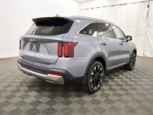 Certified 2025 Kia Sorento EX AWD/4WD image 8