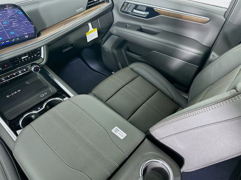 New 2026 Chevrolet Suburban High Country image 25