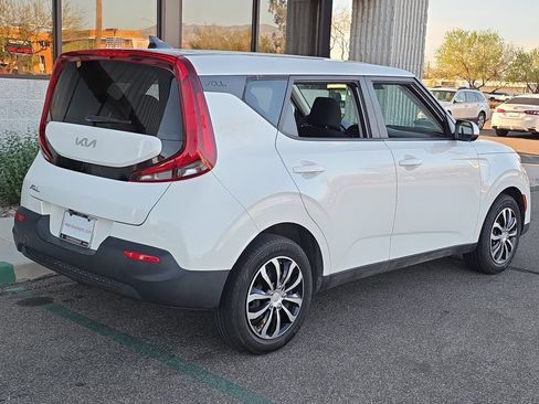 Used 2022 Kia Soul LX image 7