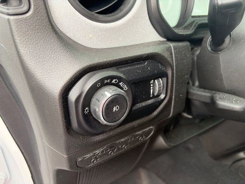 Used 2024 Jeep Wrangler Unlimited Sport AWD/4WD image 14