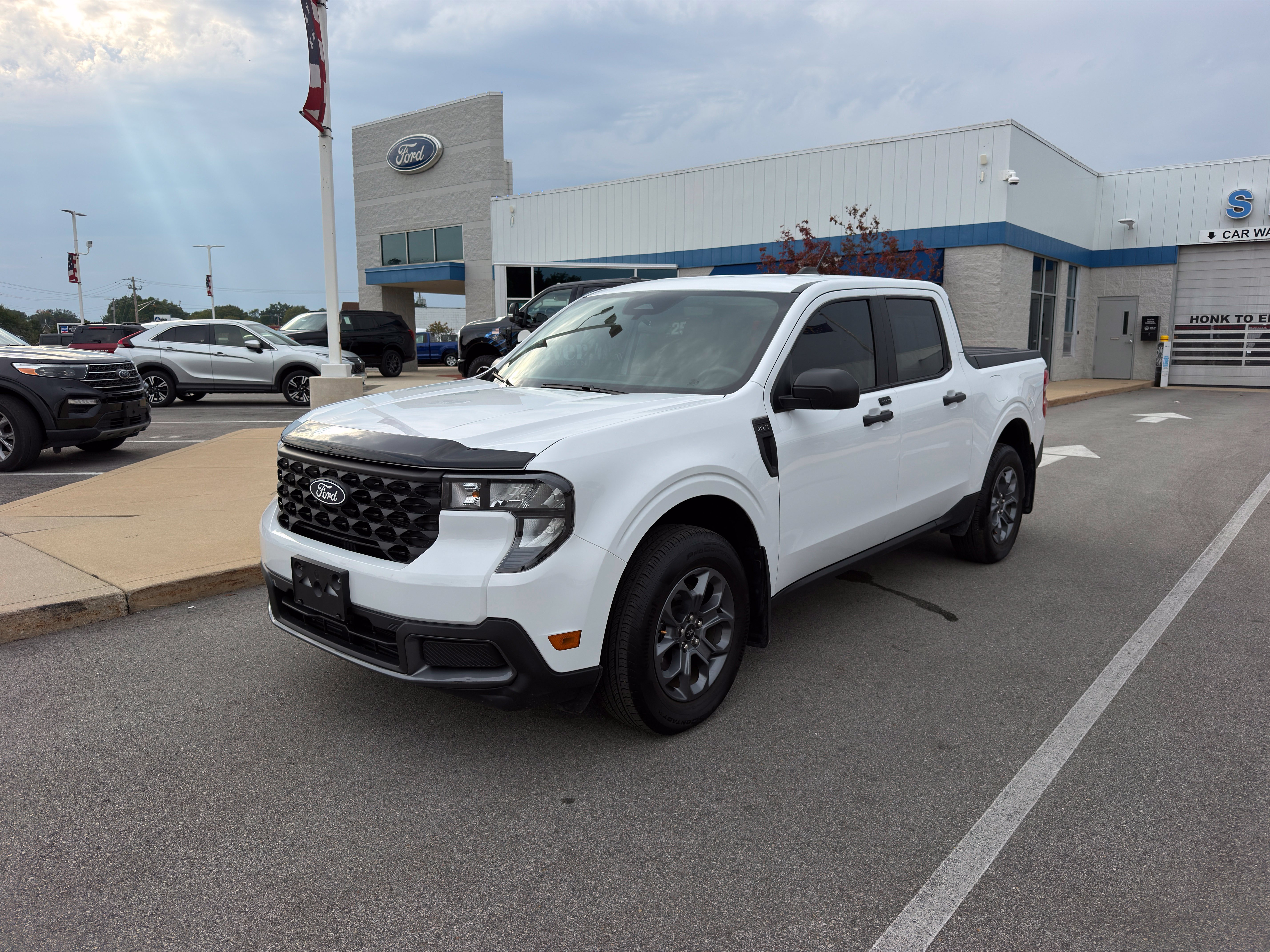 Used 2025 Ford Maverick XLT w/ 4K Tow Package AWD/4WD image 3