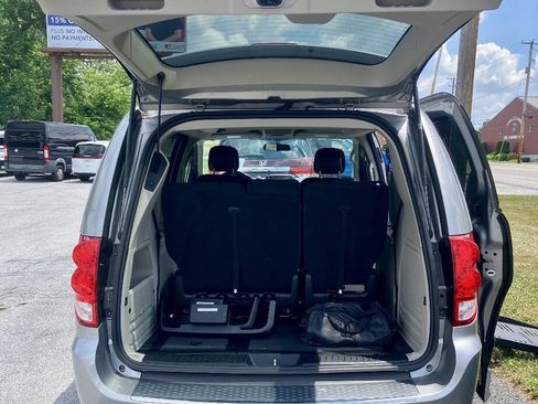 Used 2015 Dodge Grand Caravan SXT w/ Rear Park Assist Package FWD image 6