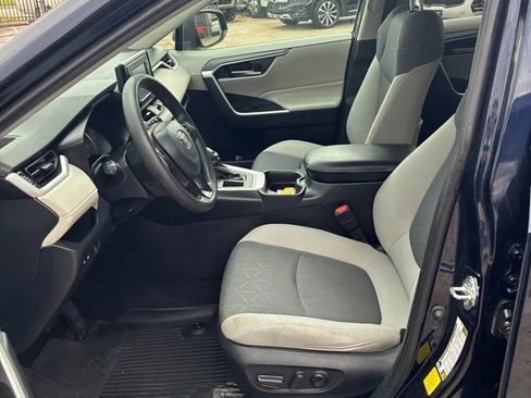 Used 2020 Toyota RAV4 XLE FWD image 8
