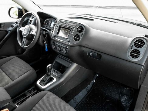 Used 2017 Volkswagen Tiguan S image 13