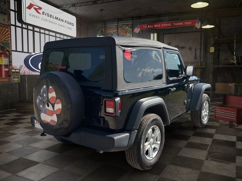 Used 2022 Jeep Wrangler Sport AWD/4WD image 6