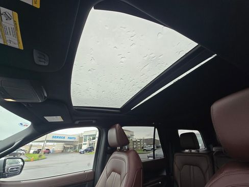 Used 2024 Ford Expedition Limited image 17