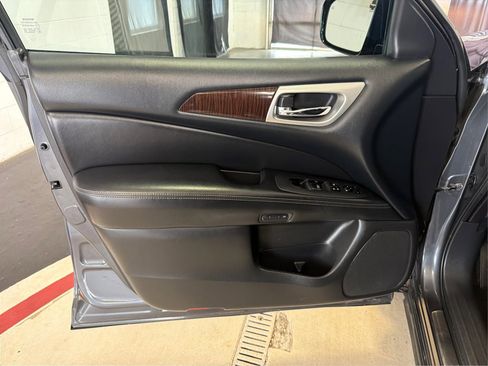 Used 2014 Nissan Pathfinder Platinum w/ Platinum Premium Package AWD/4WD image 24