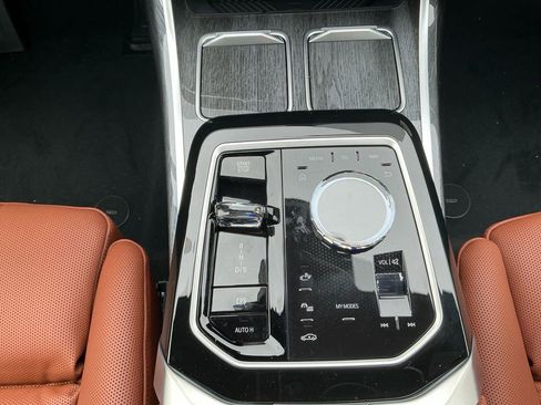 New 2026 BMW 750e xDrive image 11