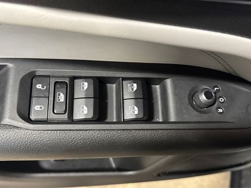 Used 2025 Jeep Compass Limited AWD/4WD image 16