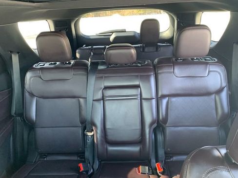 Used 2025 Ford Explorer Platinum image 39