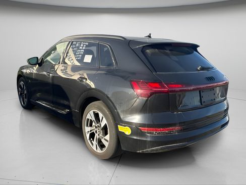 Used 2022 Audi e-tron Premium w/ Convenience Plus Package AWD/4WD image 9