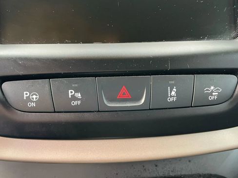 Used 2015 Jeep Cherokee Limited w/ Luxury Group image 16