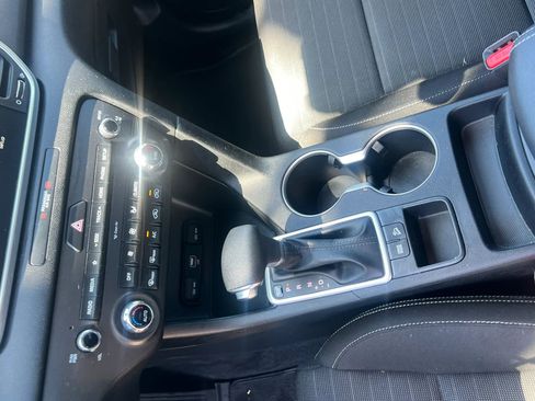 Used 2021 Kia Sportage LX w/ LX Fwd Popular Package image 16