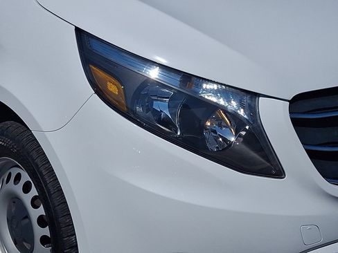 Used 2023 Mercedes-Benz Metris image 9