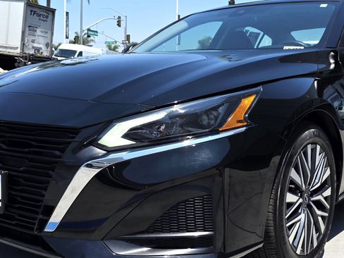 Used 2024 Nissan Altima 2.5 SV image 8