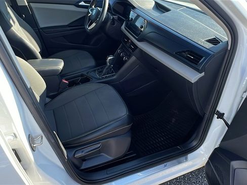 Used 2022 Volkswagen Taos SE image 16