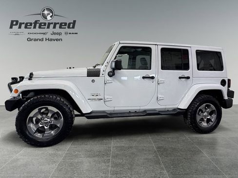 Used 2018 Jeep Wrangler Unlimited Sahara image 10
