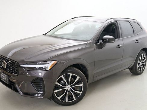 Certified 2025 Volvo XC60 B5 Plus AWD/4WD image 4
