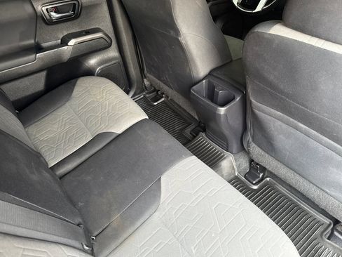Used 2021 Toyota Tacoma TRD Off-Road AWD/4WD image 16