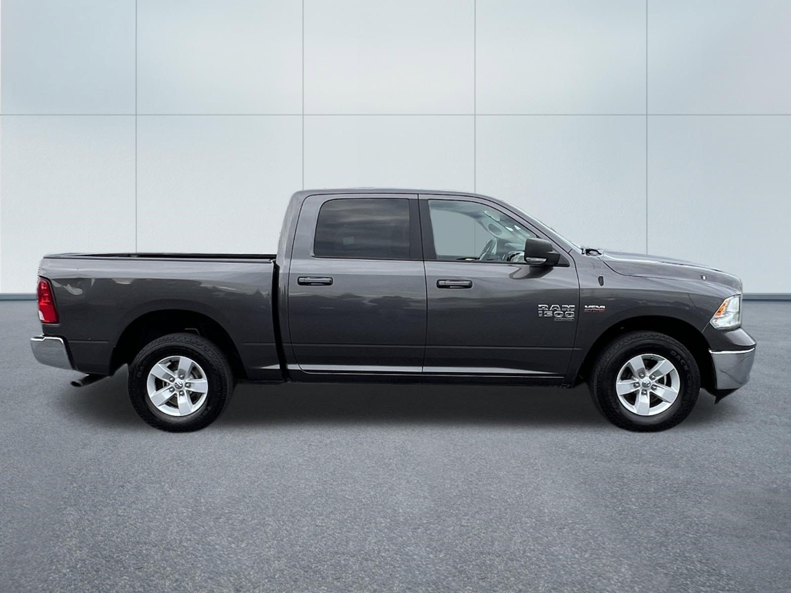 Used 2019 RAM 1500 Classic SLT w/ Luxury Group AWD/4WD image 7