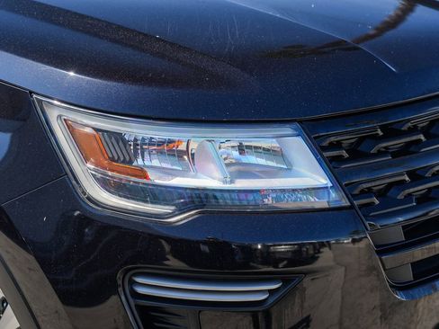 Used 2019 Ford Explorer XLT AWD/4WD image 2