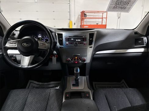 Used 2011 Subaru Outback 2.5i Premium image 10