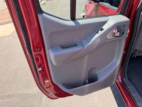 Used 2019 Nissan Frontier SV RWD image 11
