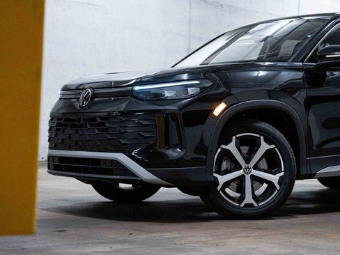 New 2026 Volkswagen Tiguan SE AWD/4WD image 2