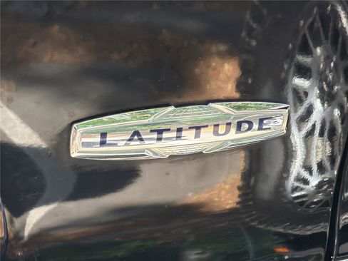 Used 2019 Jeep Cherokee Latitude w/ Popular Appearance Group FWD image 7