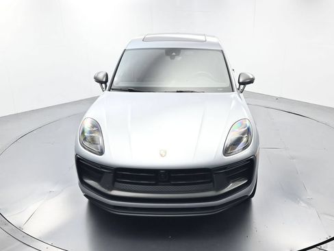 Certified 2025 Porsche Macan AWD/4WD image 45