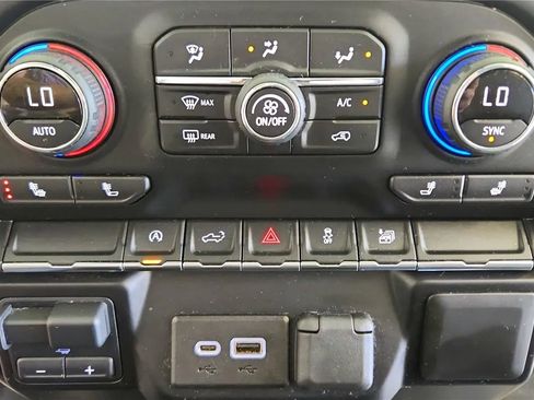 Used 2021 Chevrolet Silverado 1500 LT AWD/4WD image 29