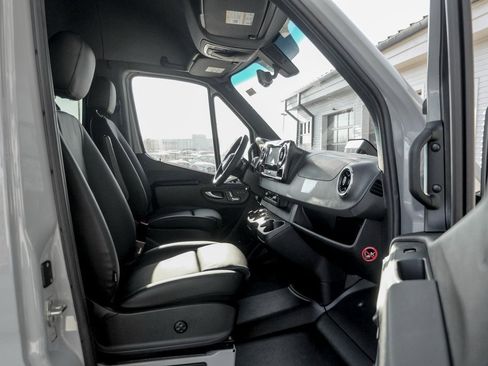 Used 2025 Mercedes-Benz Sprinter 2500 image 22