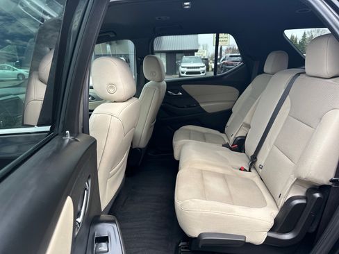 Used 2023 Chevrolet Traverse LS image 17