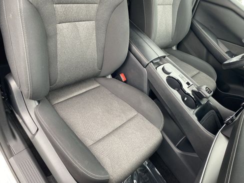 Used 2024 Nissan Rogue SV image 8