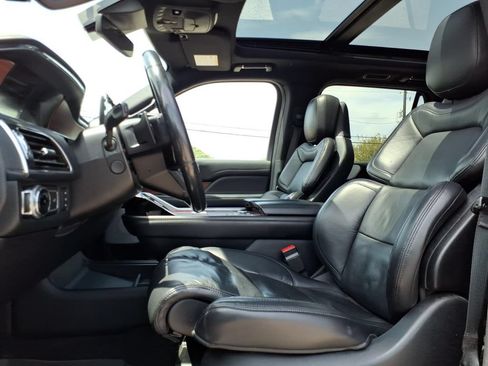 Used 2021 Lincoln Navigator Reserve w/ Luxury Package RWD image 14
