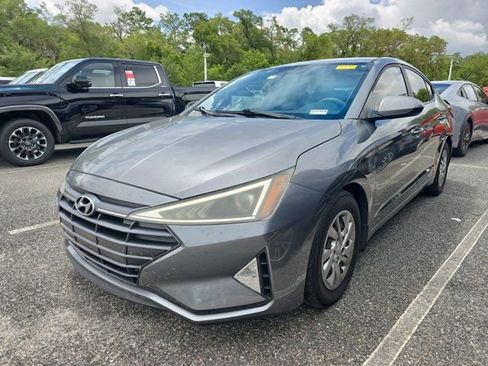 Used 2019 Hyundai Elantra SE w/ Cargo Package FWD image 4