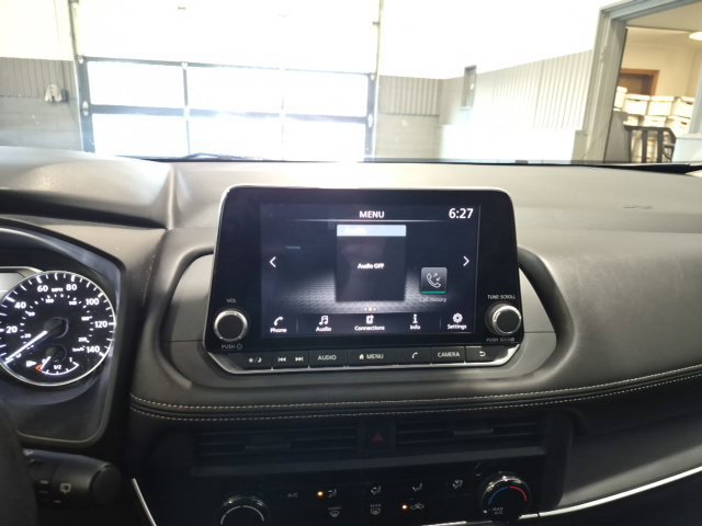 Used 2025 Nissan Rogue S AWD/4WD image 14