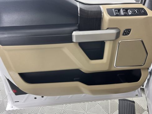 Used 2020 Ford F250 Lariat w/ Chrome Package image 27