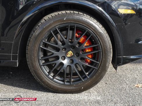 Used 2018 Porsche Cayenne GTS image 10