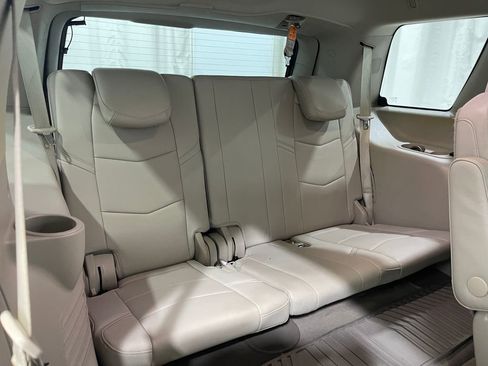 Used 2019 Cadillac Escalade Luxury image 34