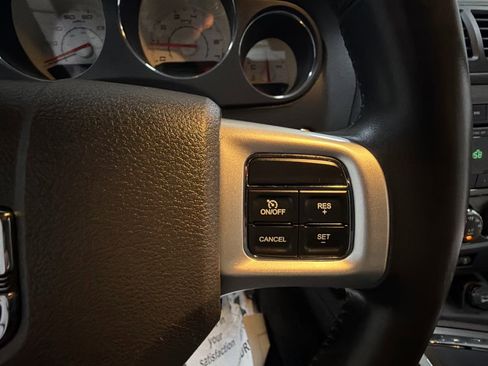 Used 2011 Dodge Challenger image 17