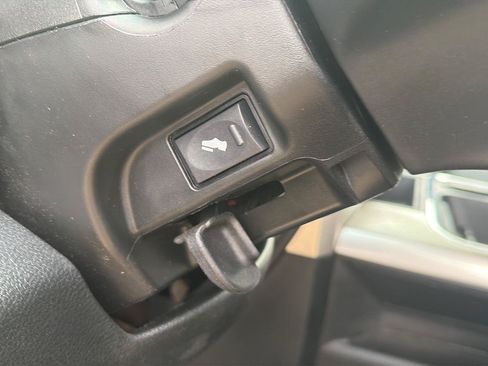 Used 2017 RAM 1500 Laramie w/ Convenience Group AWD/4WD image 11
