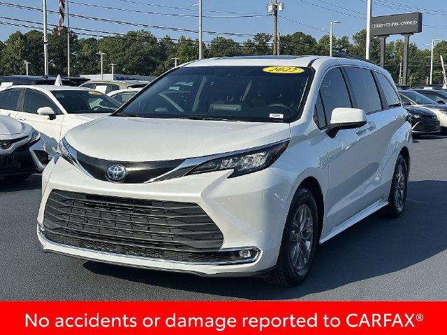 Used 2022 Toyota Sienna XLE FWD image 3